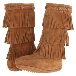 EUC Minnetonka Girls' brown 3-Layer Fringe Boot
